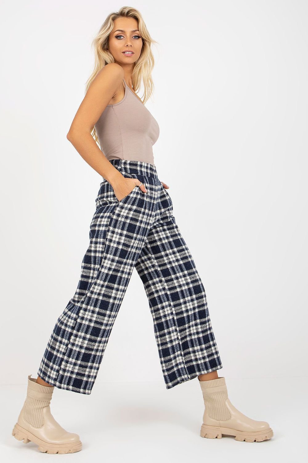 Women trousers model 175003 Lakerta - Trendyglobal 