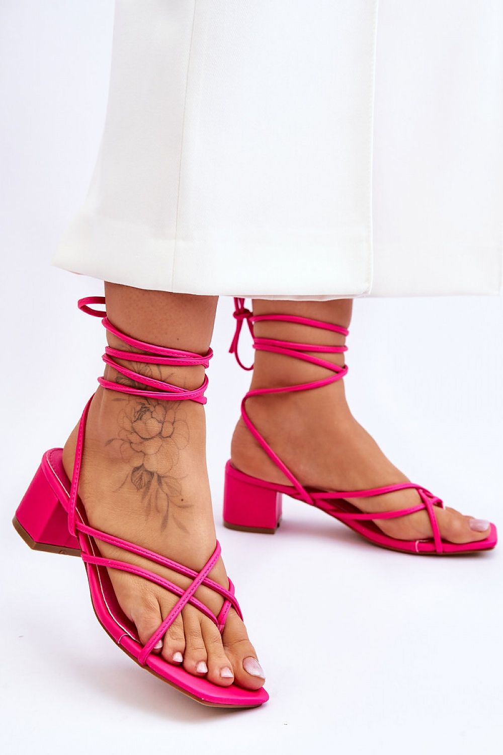 Strappy sandals model 180122 Step in style - Trendyglobal 