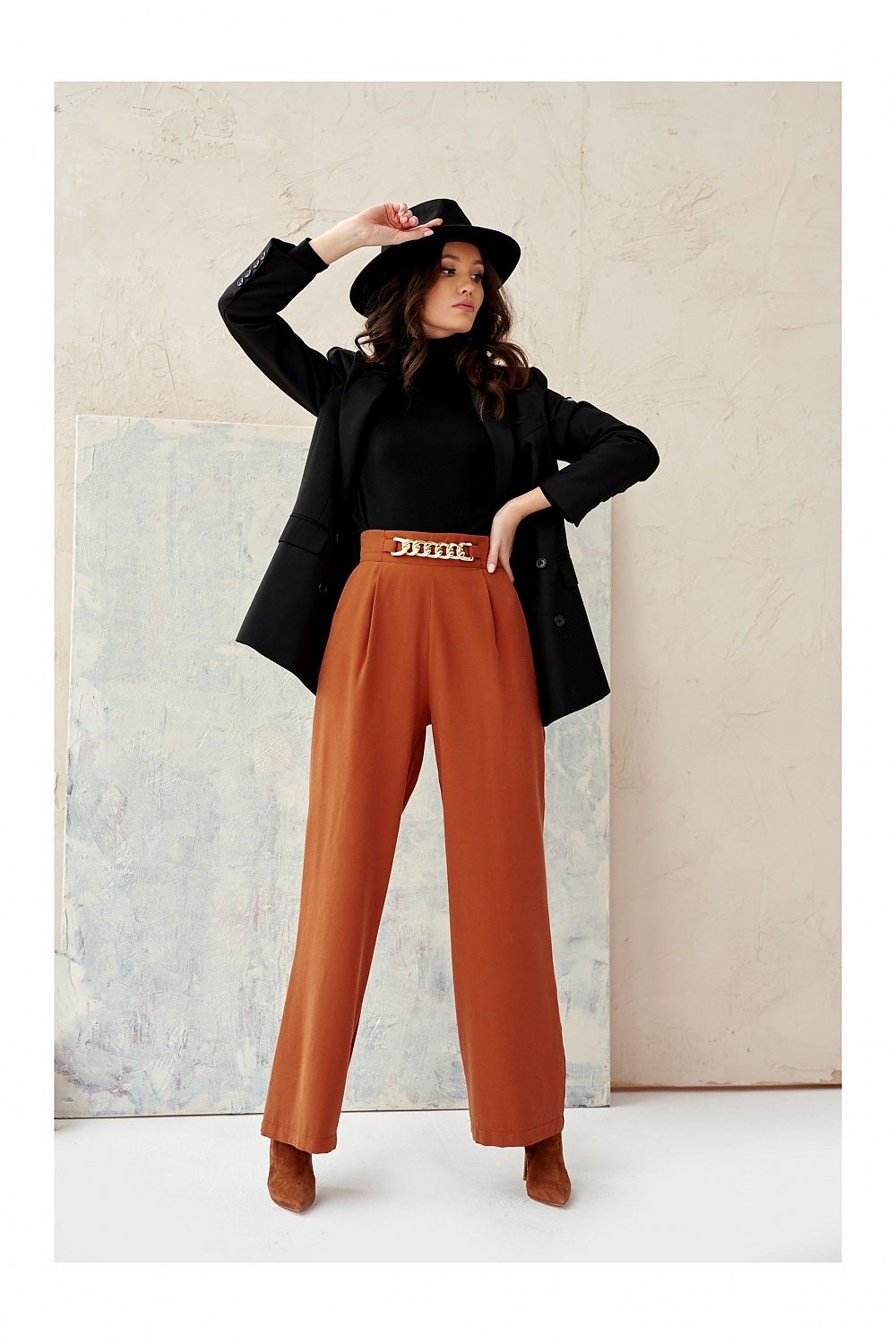 Women trousers model 182636 Roco Fashion - Trendyglobal 