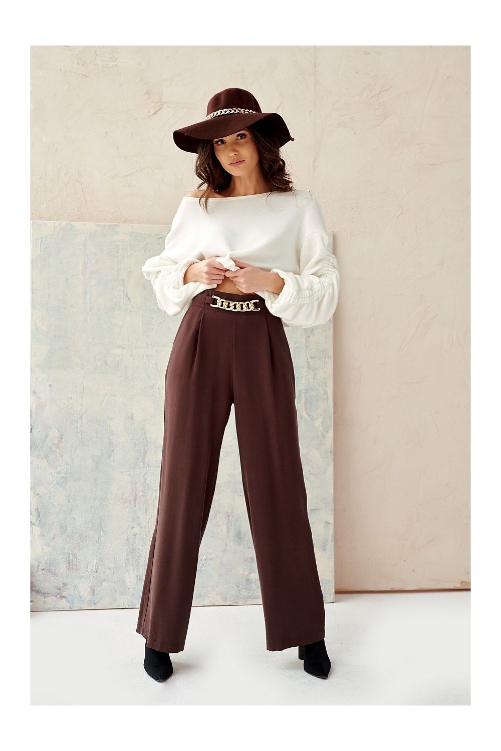 Women trousers model 182636 Roco Fashion - Trendyglobal 