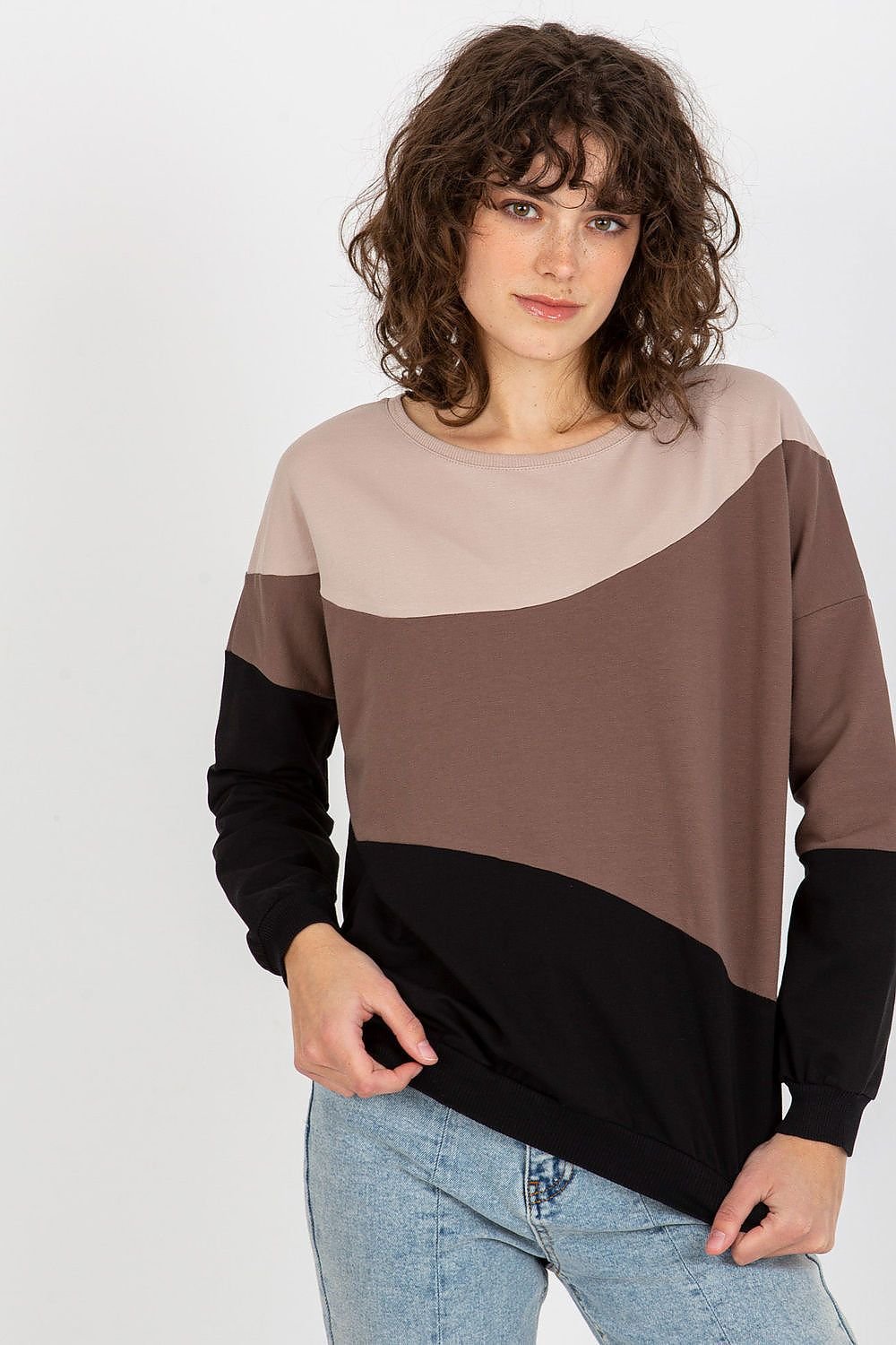 Sweatshirt model 185962 Relevance - Trendyglobal 