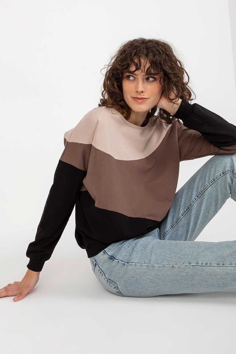 Sweatshirt model 185962 Relevance - Trendyglobal 