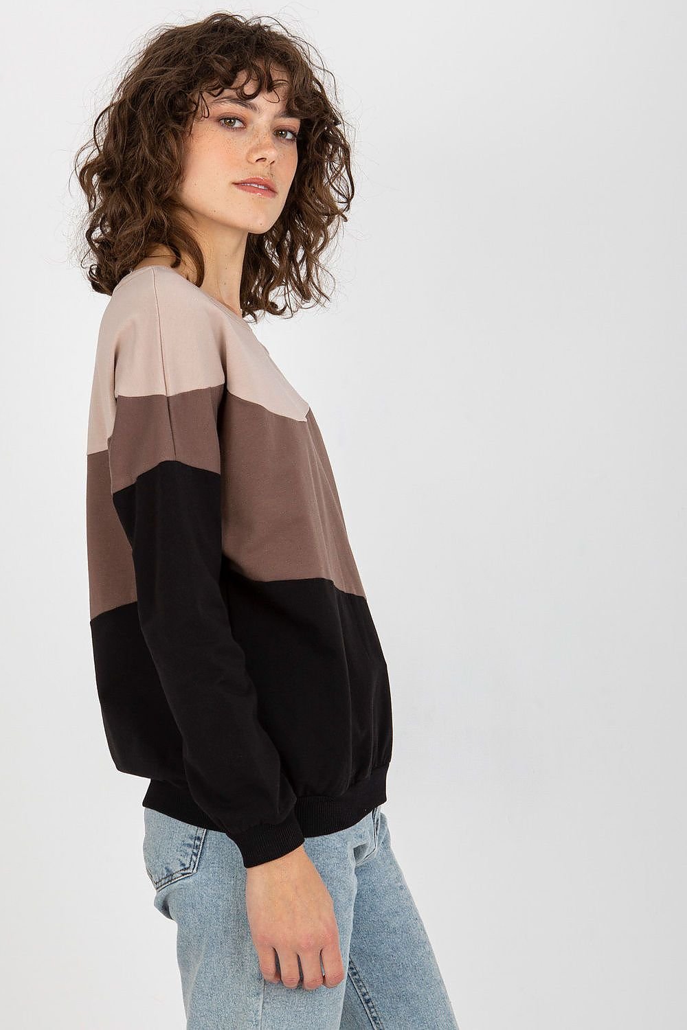 Sweatshirt model 185962 Relevance - Trendyglobal 