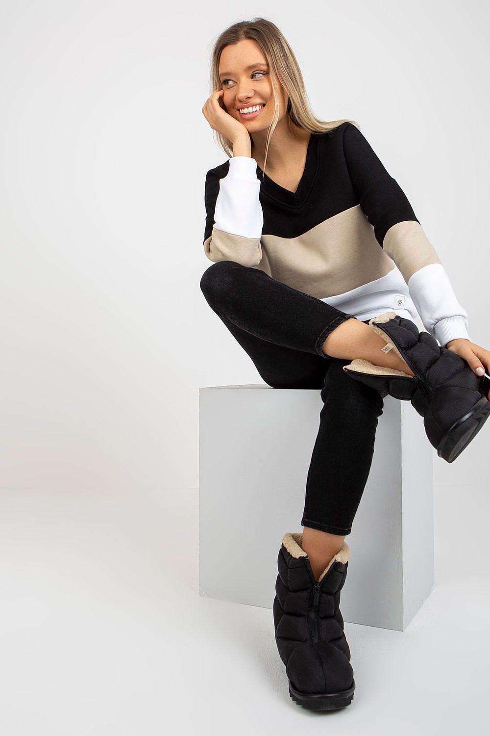 Sweatshirt model 185964 Relevance - Trendyglobal 